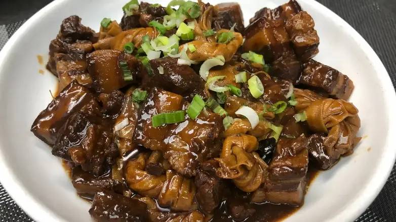 199. Braised Pork and Tofu Sheets with Soy Sauce 紅燒肉百頁結